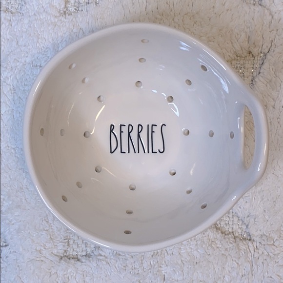 Rae Dunn BERRIES Mini Colander - Picture 1 of 3